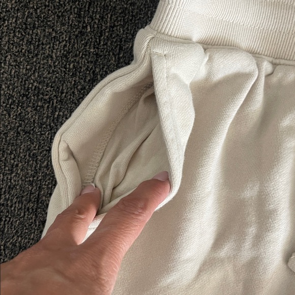 YoungLA a Woman’s Cream Ribbed waistband Drawstring and pockets Shorts Sz Small - Picture 3 of 10